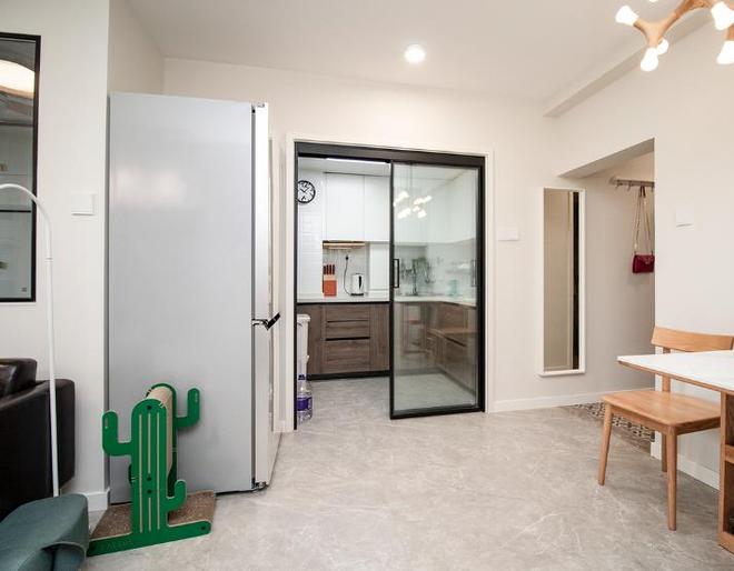 就行！阳台一分为二效果意想不到的好pg电子中国70㎡小房子舒适够住(图2)